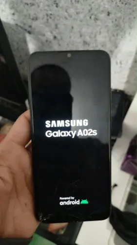 Celular a02s tela trincada mais não interfere em nada