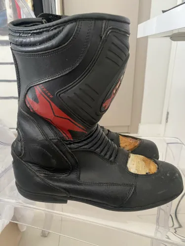 Bota de moto feminina