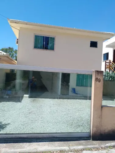 Alugo casa