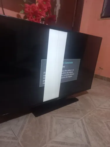 Tv samsung smart de 46" com faixa branca na tela ( a tela não está quebrada).