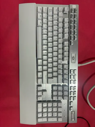 Teclado mecânico RedDragob modelo K550W-RGB-1 + mouse Reddragon de brinde