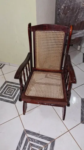 Cadeira de balanço antiga