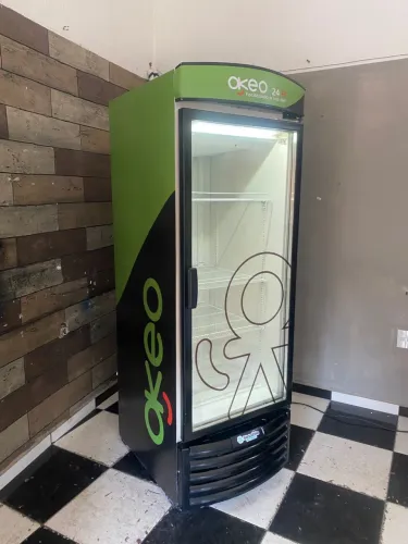 Expositora de bebidas grande 110v entrega grátis