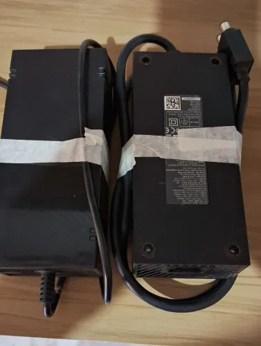 2 fontes xbox one 1 original 1 pirata