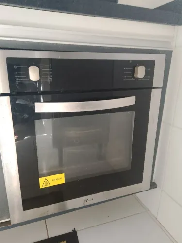 Vendo forno de embutir a gás,com temporizador.Marca Butler, funcionando perfeitamente bem!