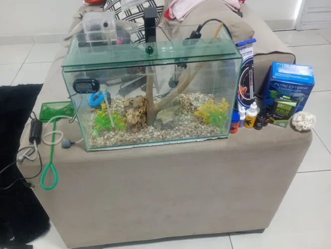 Vendo aquário completo