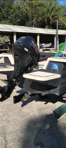 Motor de popa Suzuki DF20 hp 4t com partida elétrica