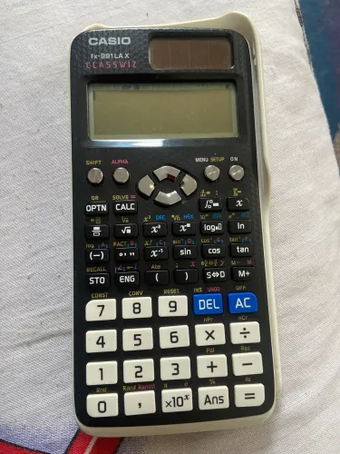 Vendo calculadora Casio fx-991LA X em ótimo estado. Tela funcionando 100%