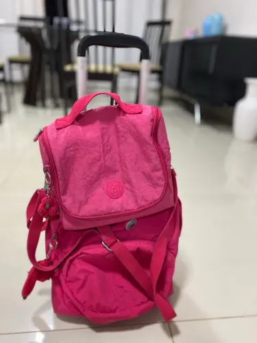 Kit Mochila com Rodinhas + Lancheira Kipling Rosa 