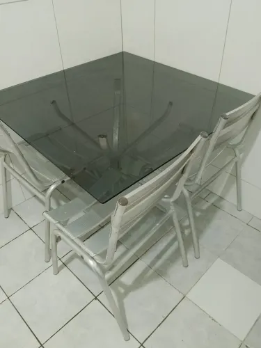 Mesa com 4 cadeiras
