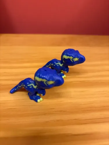 Velociraptor kinder ovo jurassic park azul
