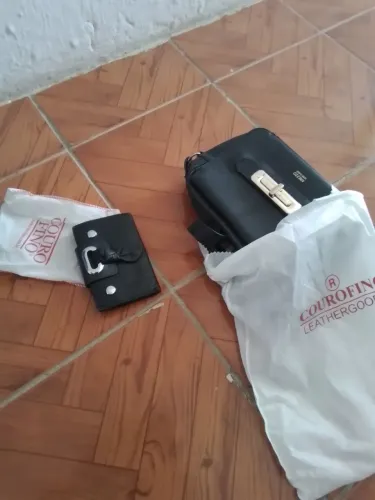 Vendendo bolsas da couro fino por 35 reais