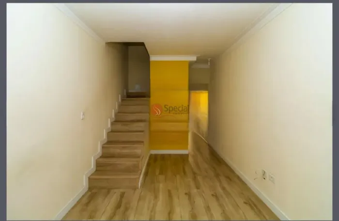 Casa em condomínio fechado na Vila MAcedópolis com 2 suítes e 2 vagas.
