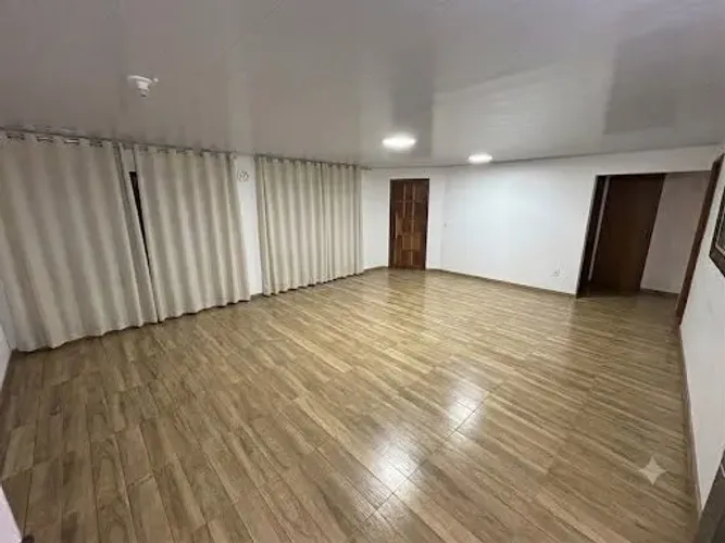 Excelente Oportunidade em Araucária - Casa em Terreno Grande!