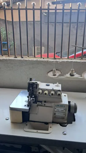 Máquina de costura industrial 