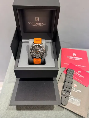 Relógio Victorinox FieldForce Sport GMT