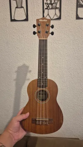 Ukulele Shelby SU-21m Usado