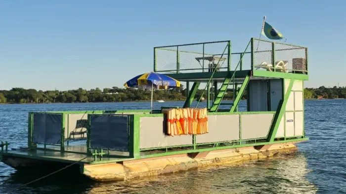 Casco de Catamarã para 18 passagiros todo em aço.