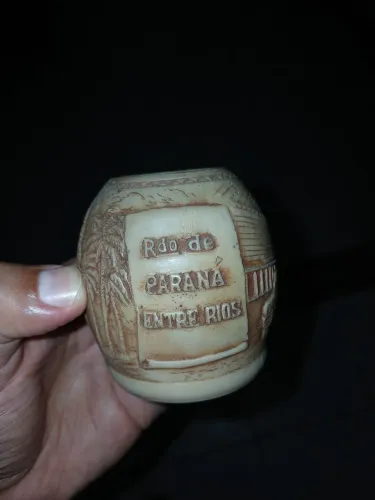 Cuia vintage esculpida 