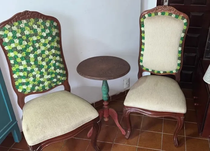 Conjunto cadeiras com mesinha