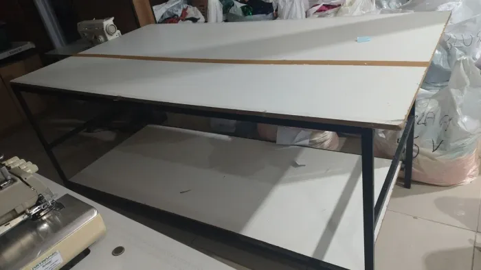 Mesa para corte de tecido (confecção)