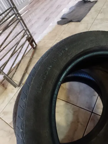 Vendo 2 Pneus   195/50 aro 16 com ótima qualidade, preço R$ 400,00 ou troco por algo!