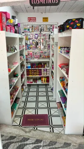 Lote Completo de Cosméticos e Maquiagens - R$ 6 Mil
