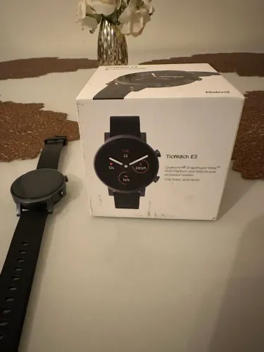 TicWacth E3 Paga por aproximação.