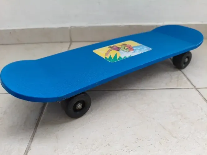 Skate Infantil Brinquedo Radical 4 Rodas Iniciante Até 35kg ótimo estado.