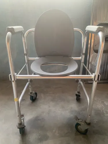 Cadeira de banho higiênica