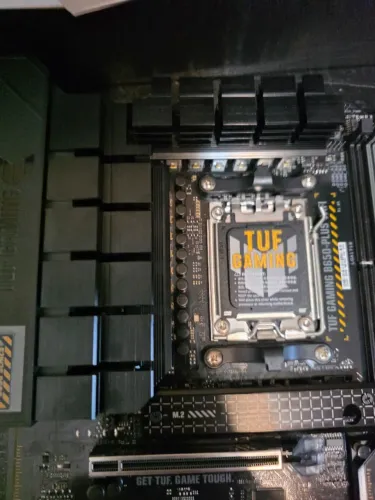 ASUS TUF B650-Plus WiFi ATX AM5 DDR5 com PCIe 5.0
