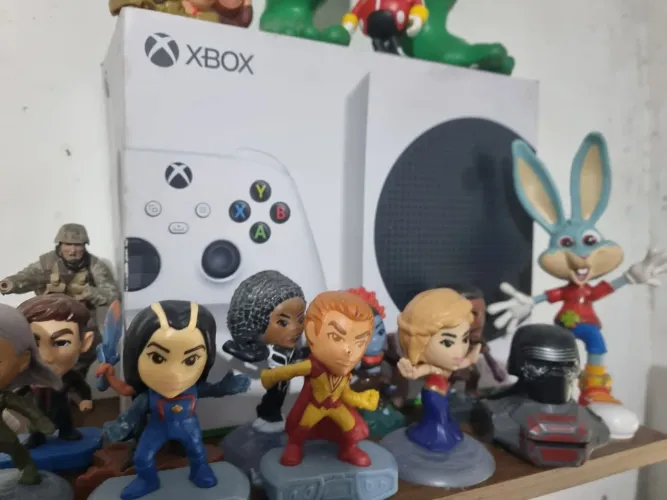 Caixa Xbox one S com berço