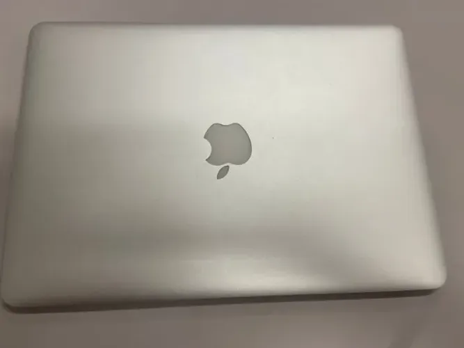 MacBook Air - Modelo: A1466 (C1MVV0HHJ1WK) - Usado
