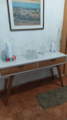 Vendo aparador lindo moderno elegante comprado em Ubá designer muito bonito novinho