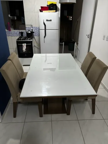 Mesa com 4 cadeiras