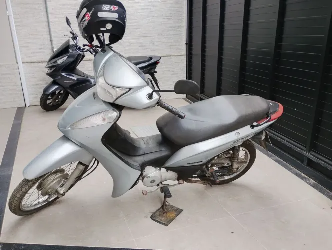 Vendo Honda Biz em excelente estado.