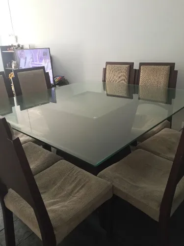 Mesa tampa de vidro com 8 cadeiras