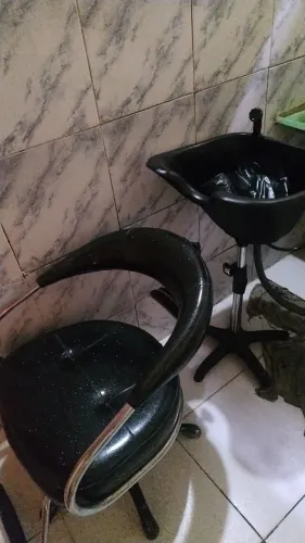 Vendo lavatório e cadeira