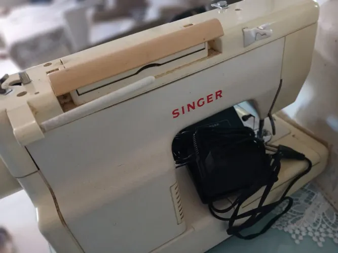 Maquina de costura elétrica singer 120v