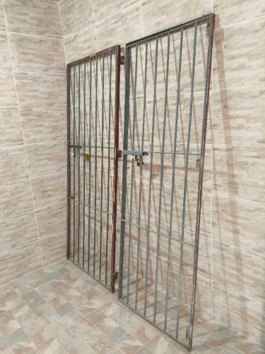 Grade de proteção para portas.