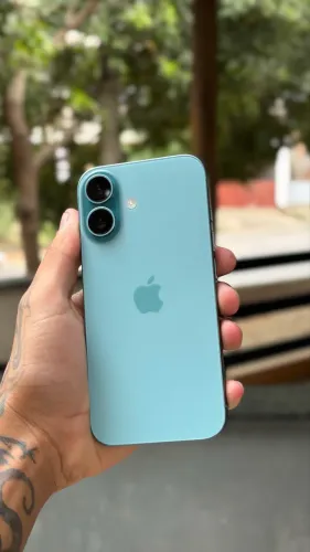 iPhone 16 verde acinzentado vendo ou troco por iPhone 13 Pro e volta