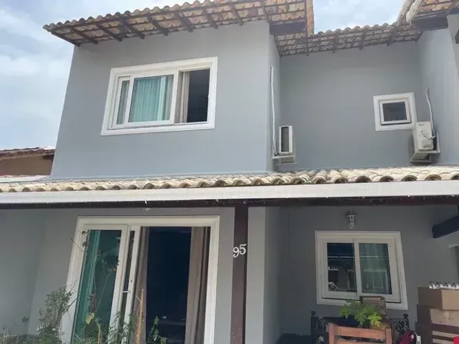 Casa de condomínio para venda tem 220m² com 4 quartos