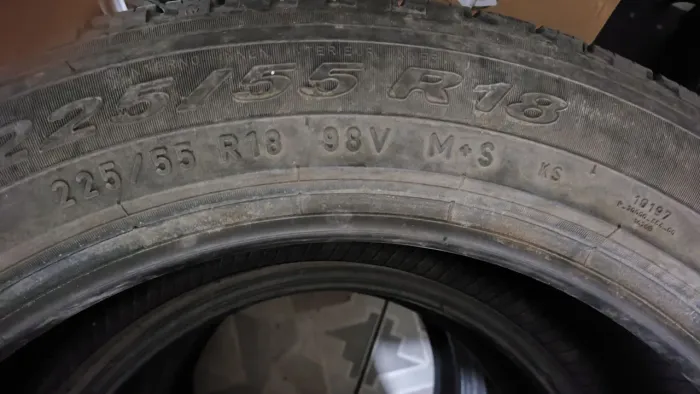 Vendo pneu 225/55/18