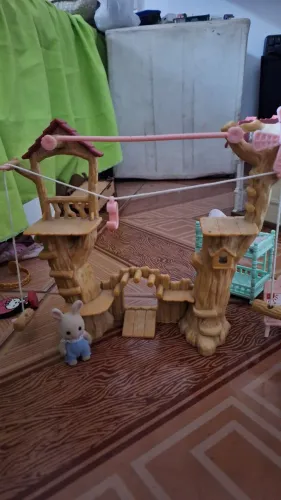 parquinho nas árvores do bebê Sylvanian Families
