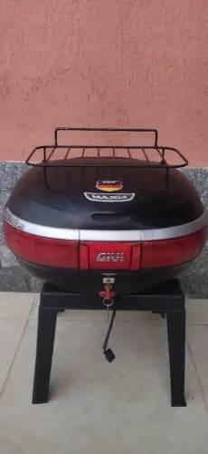 Baú ou Bauleto GIVI 52 litros com Grelha e Break Light