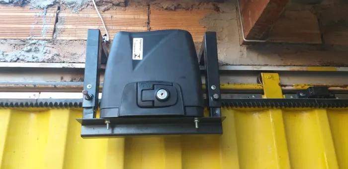 MOTOR PARA PORTÃO JÁ INSTALADO. 