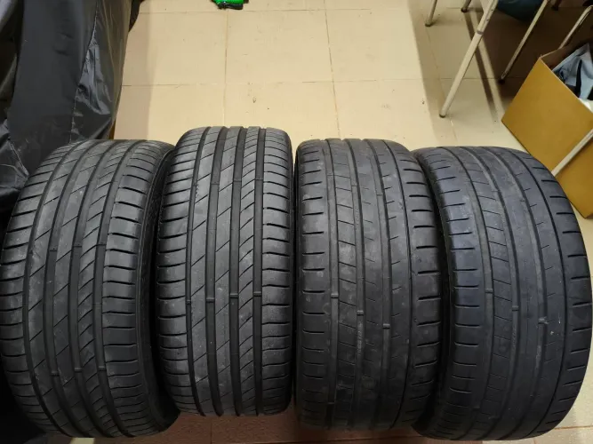 Pneus Kumho 255/35R20
