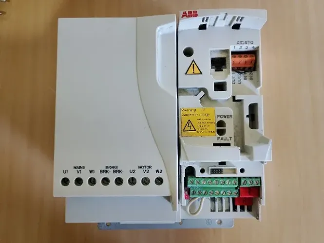 inversor de frequência ABB ACS355-03E-24A4-2