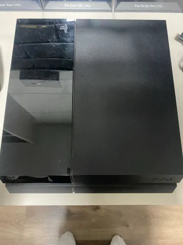 Ps4 fat com 2 controles