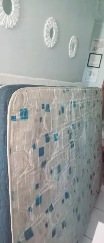 Vendo cama box casal Ortobom usada. Precisa de uma lavagem!